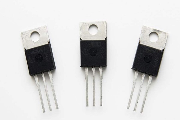 場效應晶體管，晶體三極管